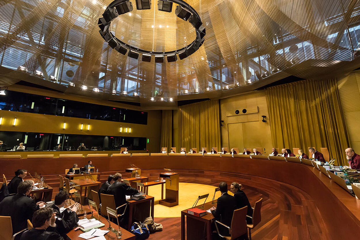 Grote kamet tijdens een zitting van het Hof van Justitie