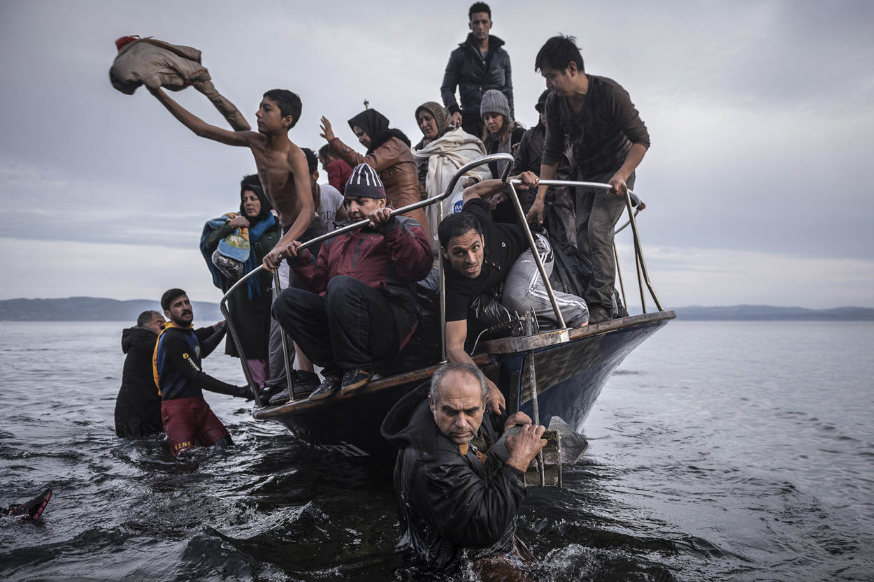 Migranten arriveren per boot in Lesbos vanuit Turkije