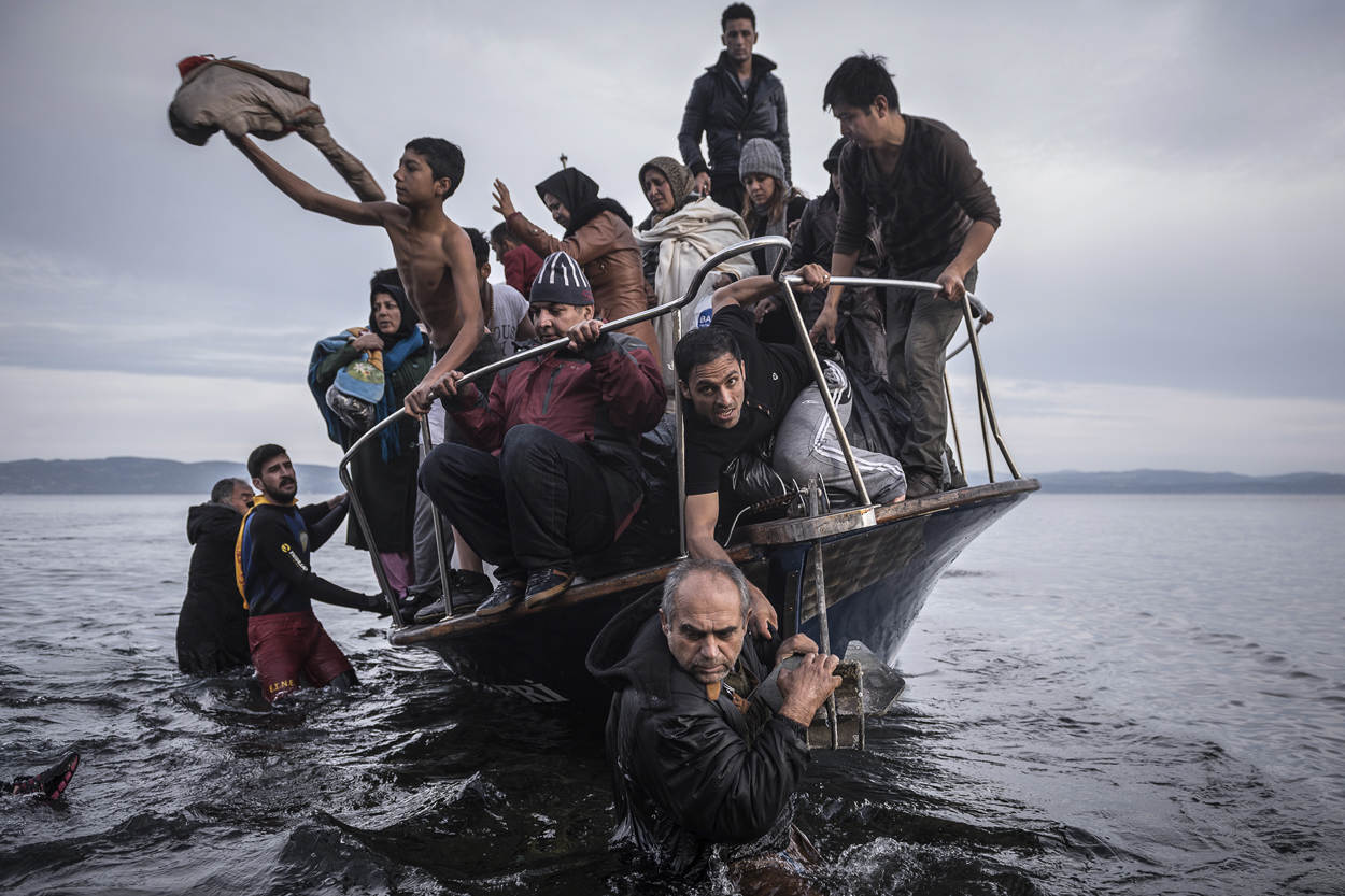 Migranten arriveren per boot in Lesbos vanuit Turkije