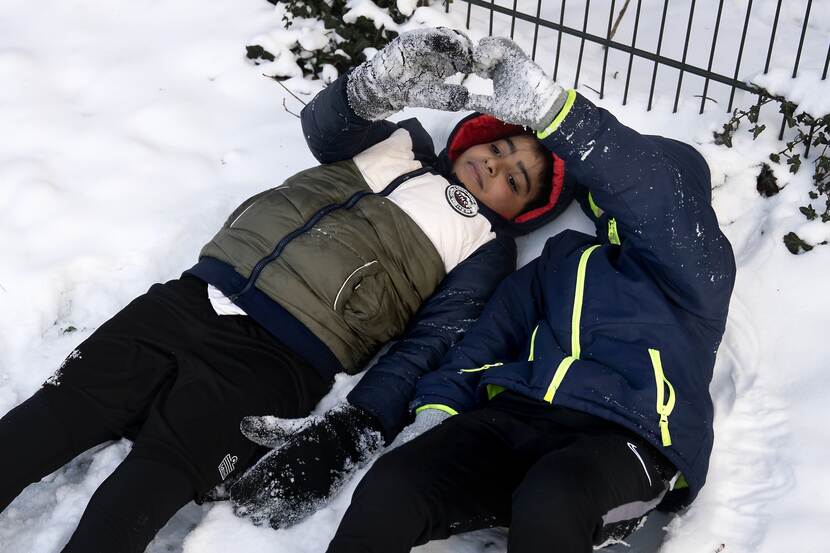 Vrolijkheid kinderen in de sneeuw