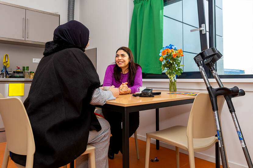 Sozdar Khalaf programmabegeleider en functiecoach in azc Gouda