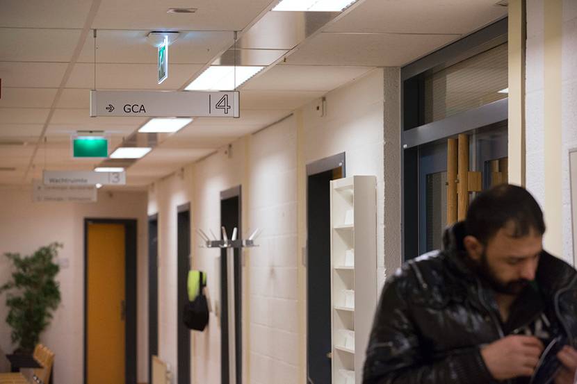 Gang in ziekenhuis met bordje GCA